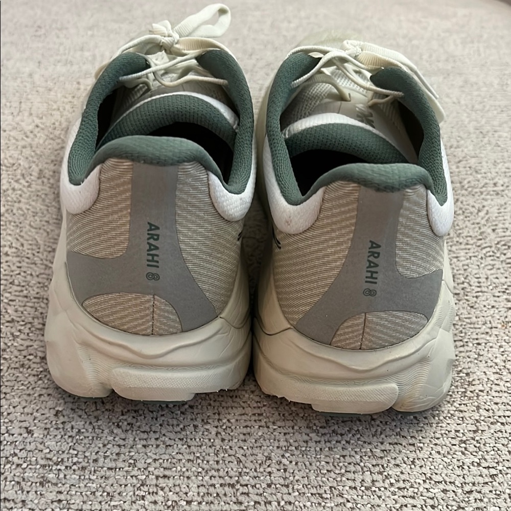 Hoka Arahi 8Athletic Sneakers - Picture 4 of 6